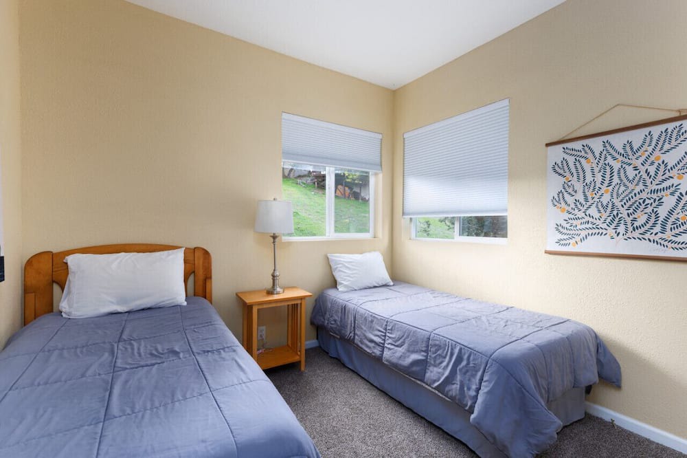 Photo of Bedroom in Crestline