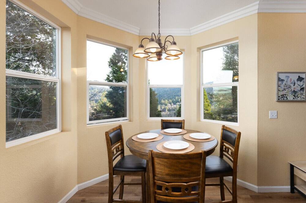 Photo of Bedroom in Crestline