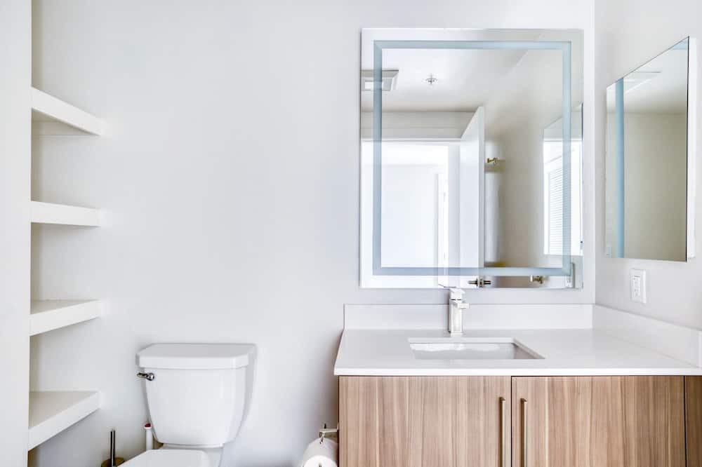 Photo of Bathroom in Downtown Oakland