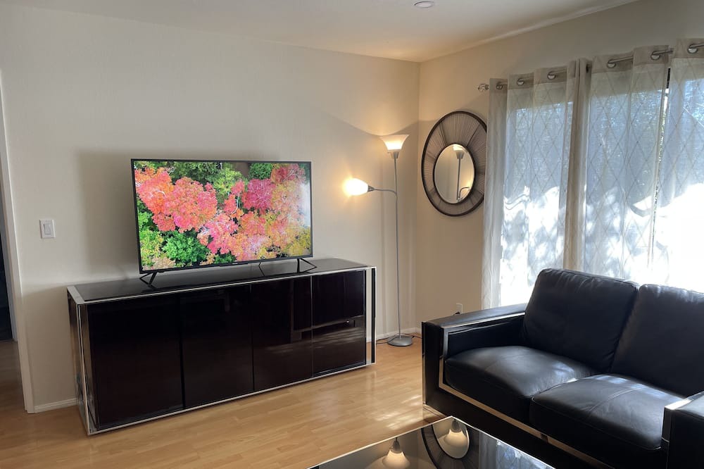 Photo of Livingroom in Downtown