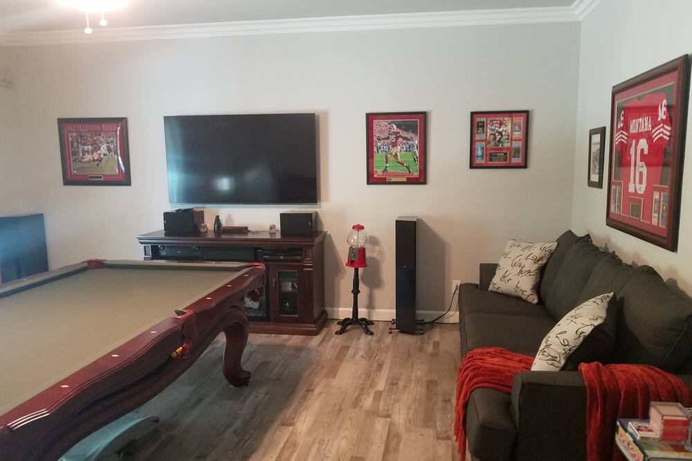 Photo of Livingroom in Oakhurst