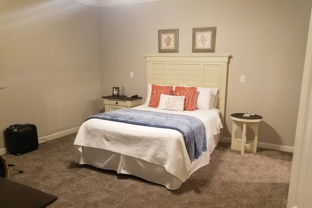 Photo of Bedroom in Oakhurst