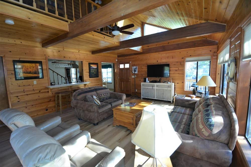 Photo of Livingroom in Bass Lake