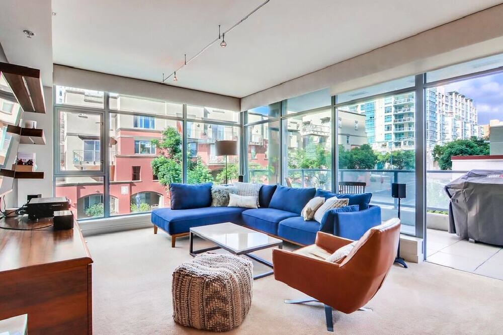 Photo of Livingroom in Cortez Hill