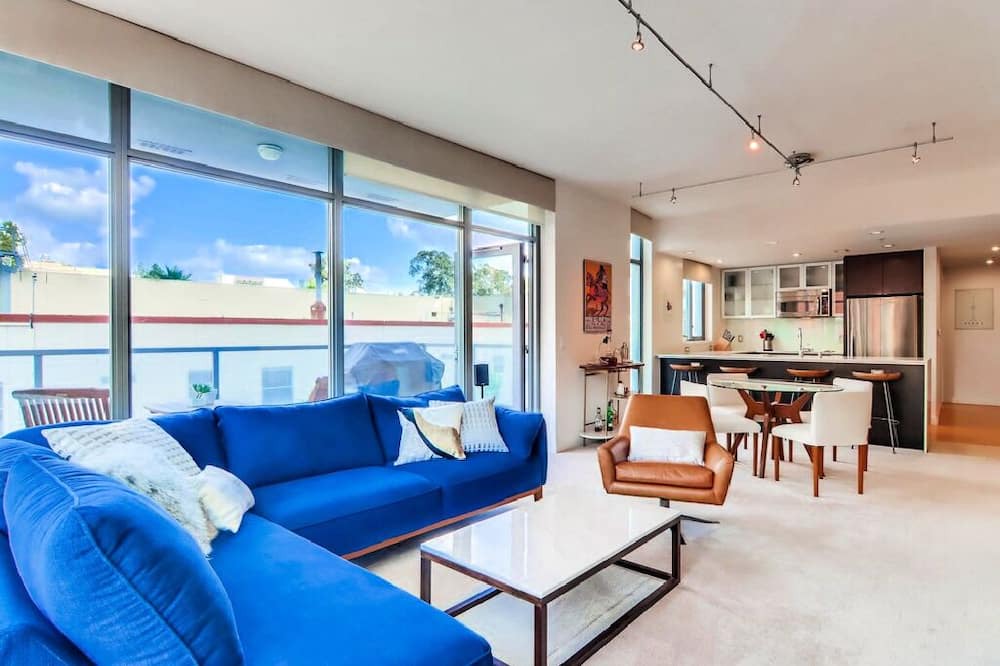 Photo of Livingroom in Cortez Hill