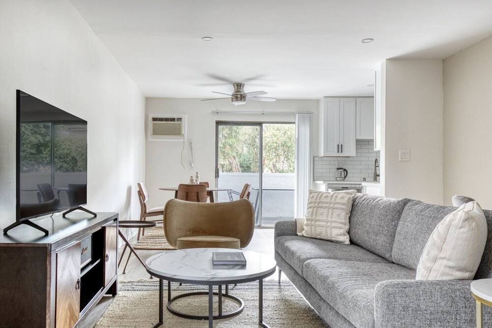 Photo of Livingroom in Valley Village