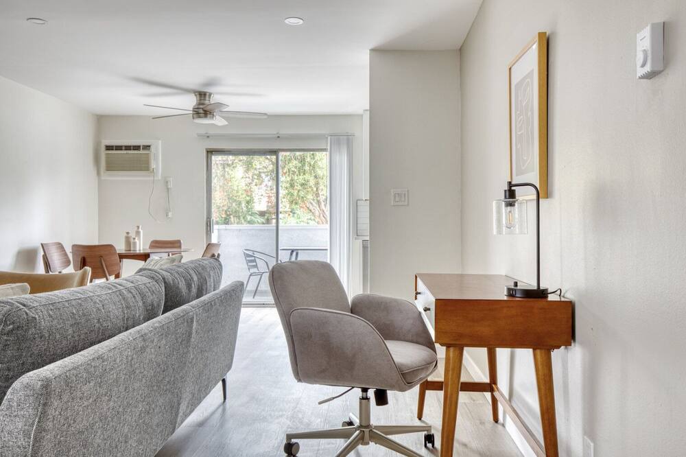 Photo of Livingroom in Valley Village