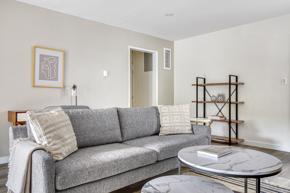 Photo of Livingroom in Valley Village