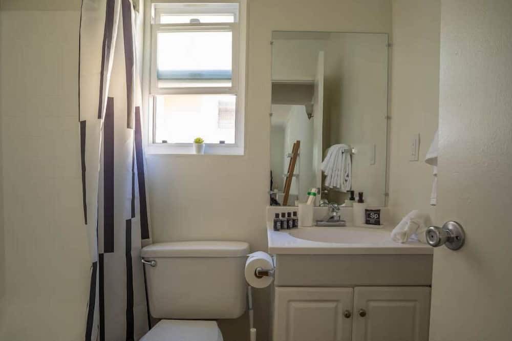 Photo of Bathroom in Los Angeles
