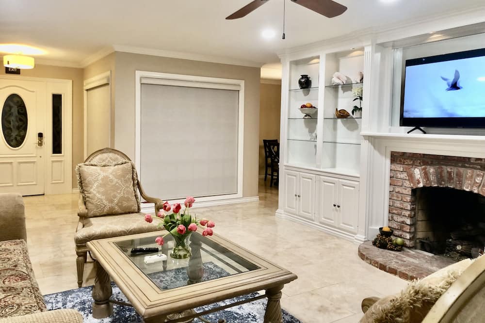 Photo of Livingroom in Huntington Beach