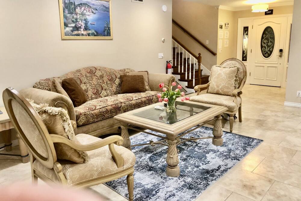 Photo of Livingroom in Huntington Beach