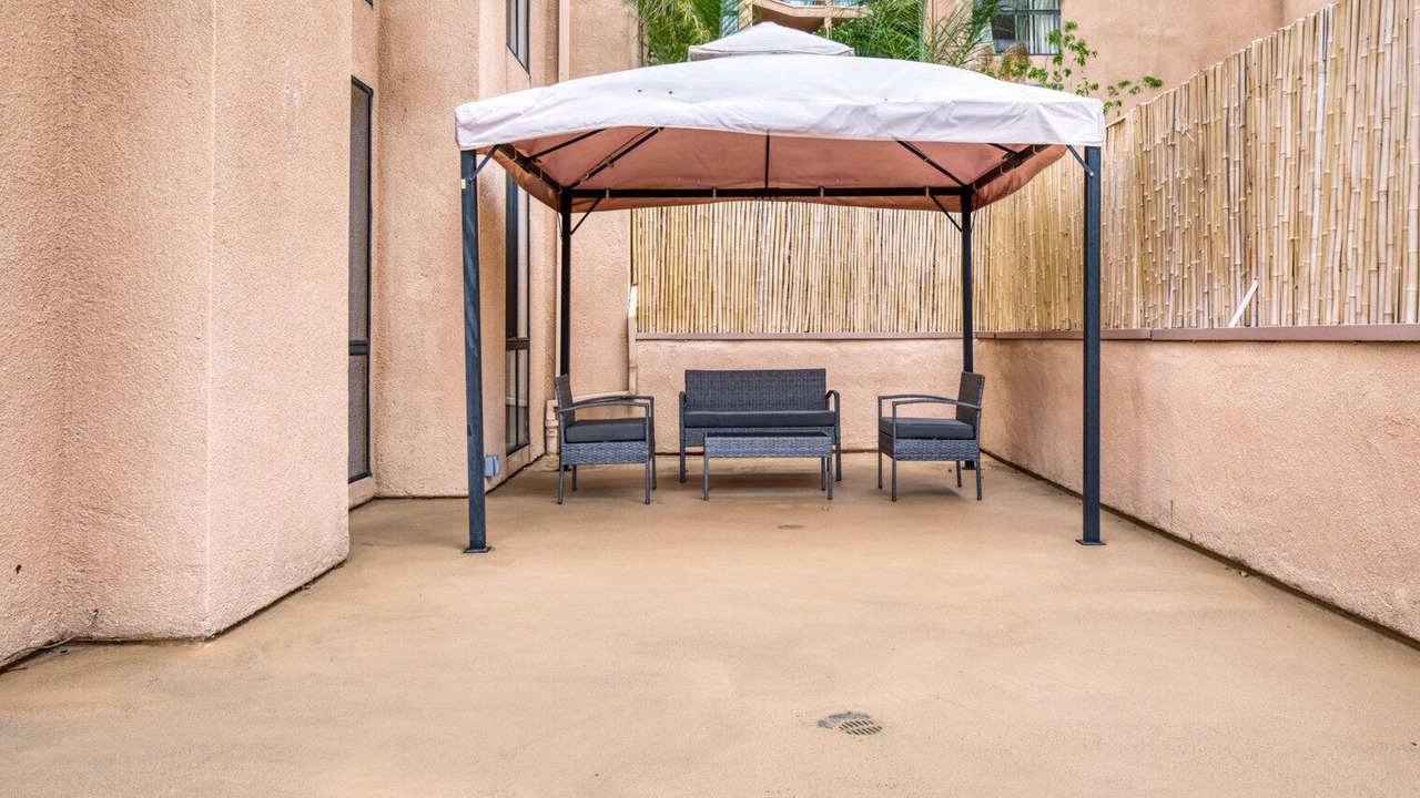 Photo of Outdoor in Hollywood Hills West