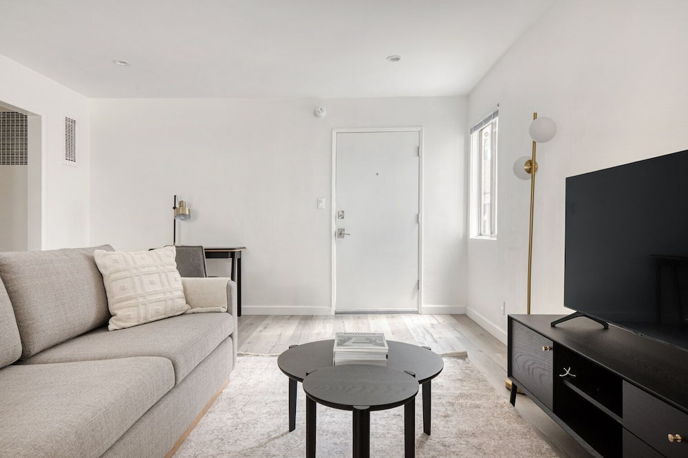 Photo of Livingroom in Valley Village