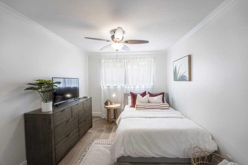 Photo of Bedroom in Costa Mesa
