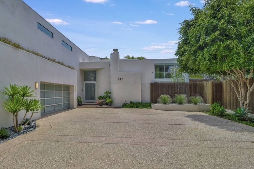 Photo of Outdoor in Sawtelle
