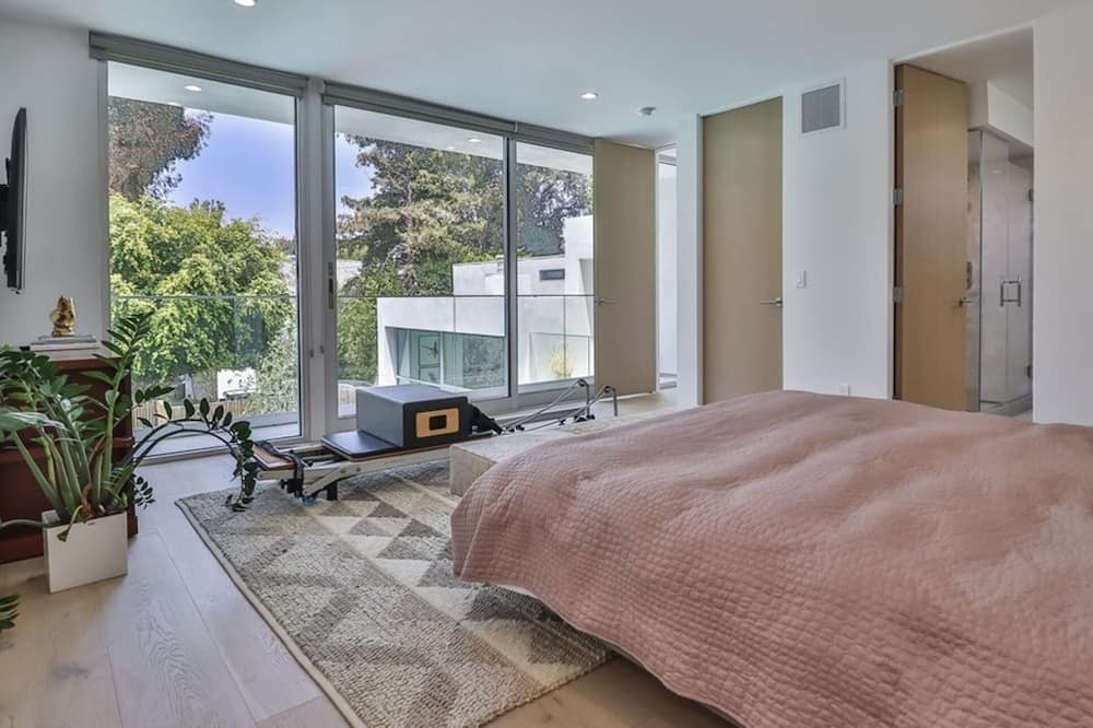 Photo of Bedroom in Sawtelle