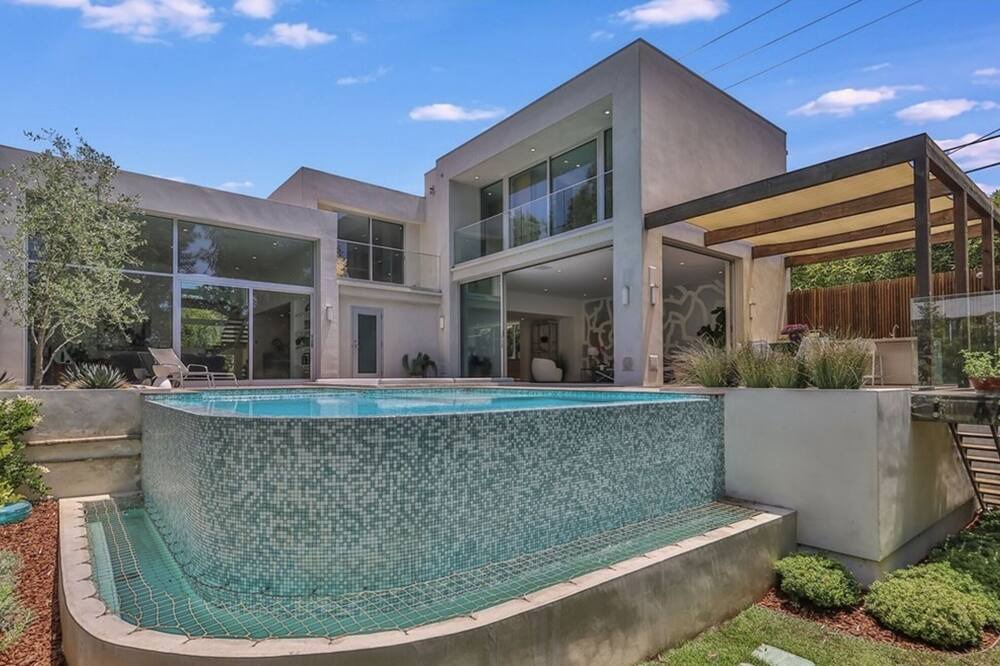 Photo of Outdoor in Sawtelle
