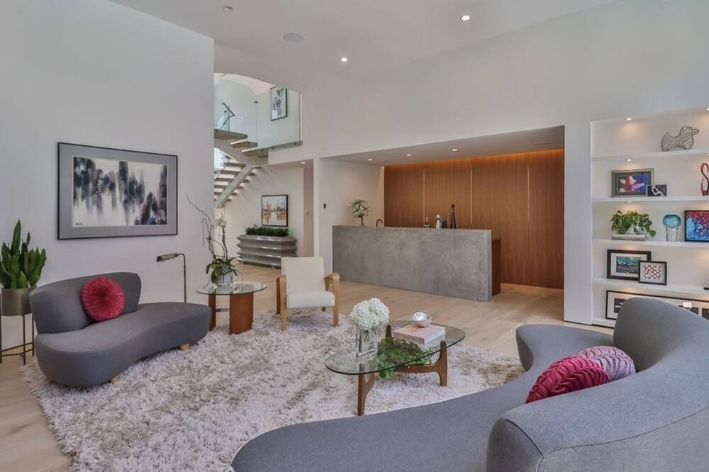 Photo of Livingroom in Sawtelle