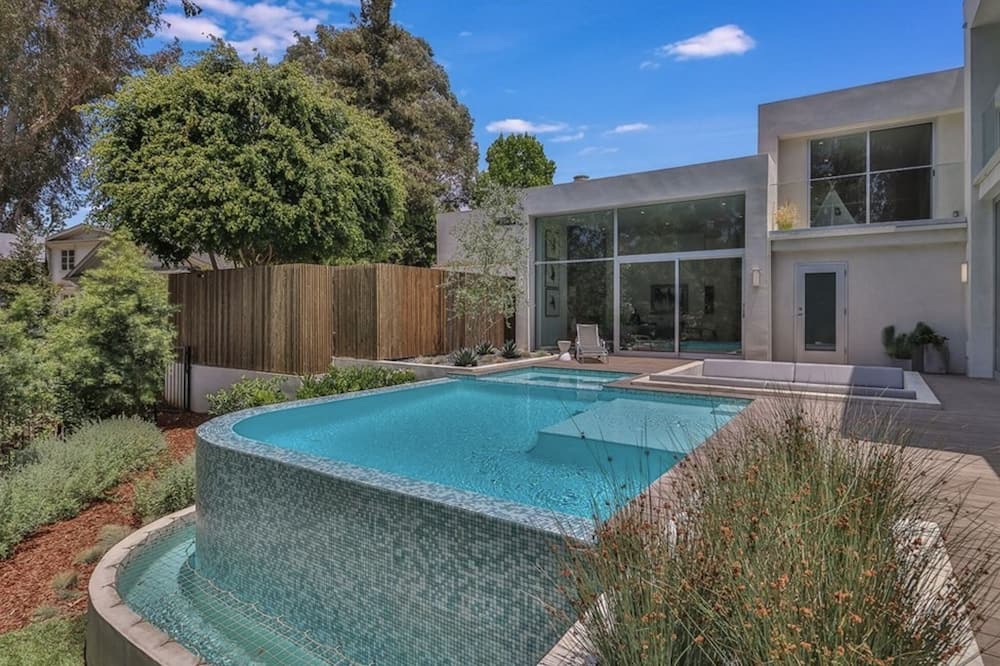Photo of Outdoor in Sawtelle
