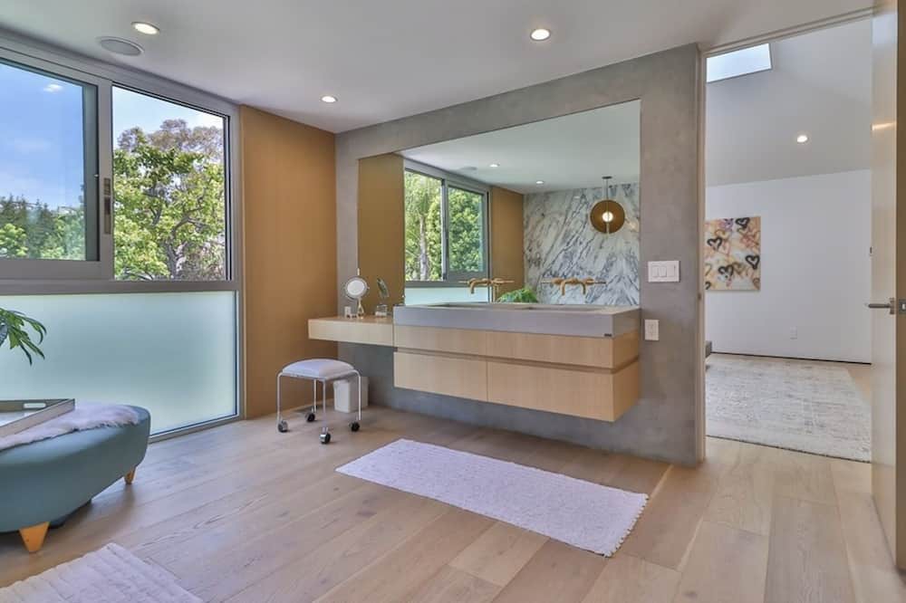 Photo of Bathroom in Sawtelle
