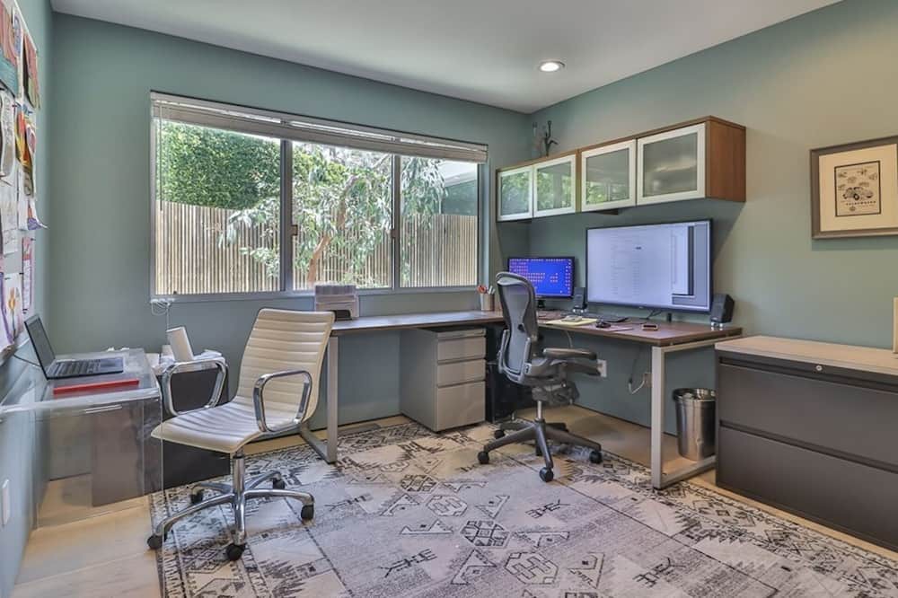 Photo of Bedroom in Sawtelle