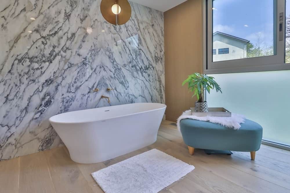 Photo of Bathroom in Sawtelle