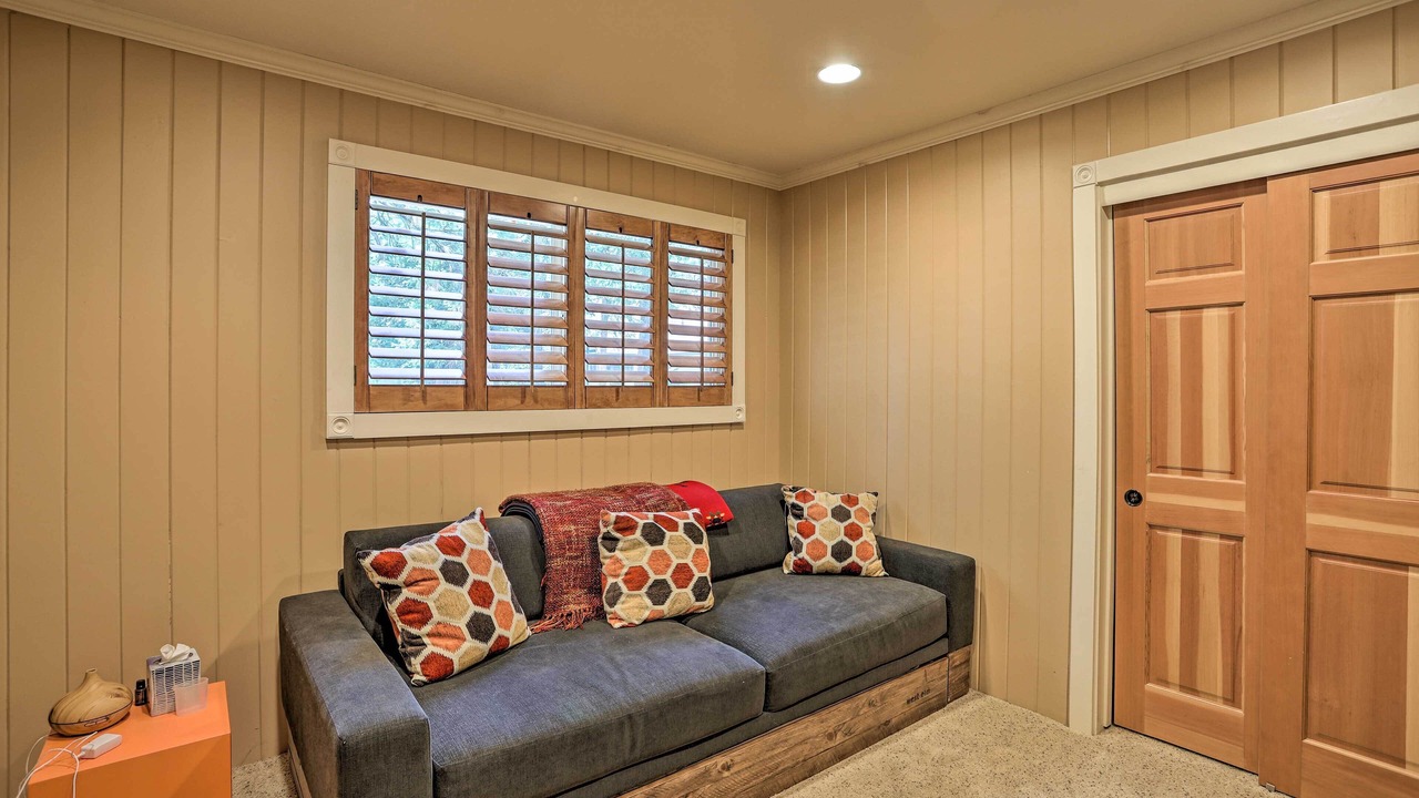 Photo of Livingroom in Blue Jay