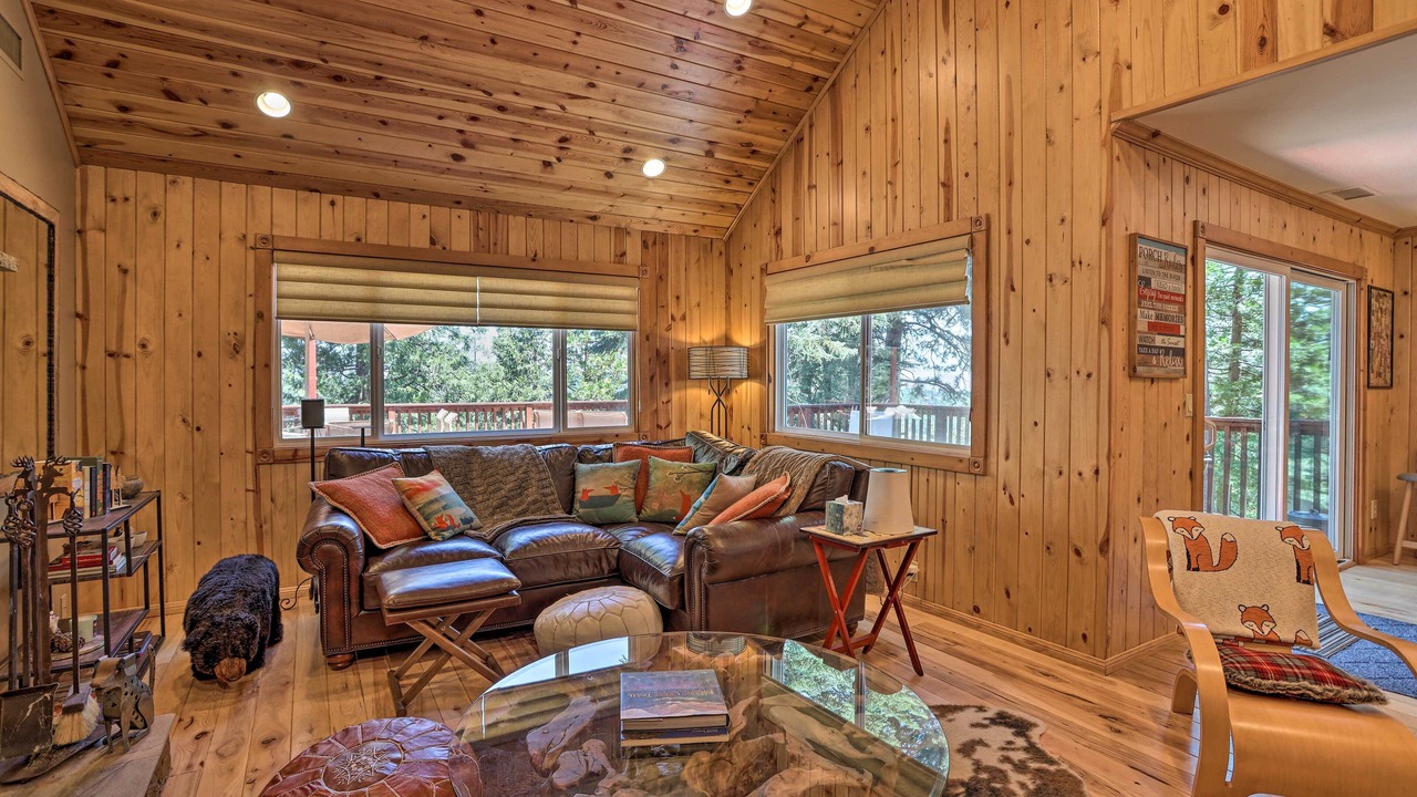 Photo of Livingroom in Blue Jay