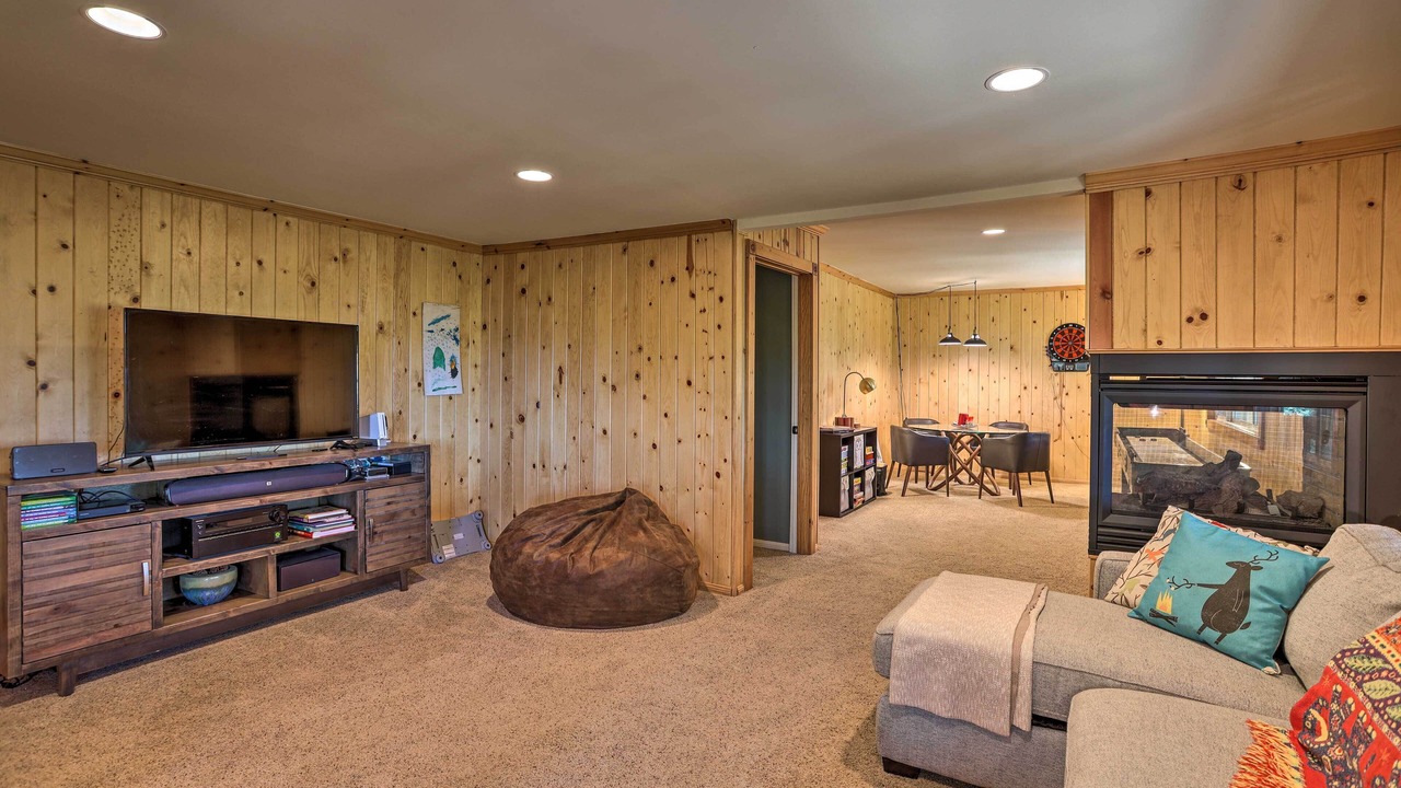 Photo of Livingroom in Blue Jay