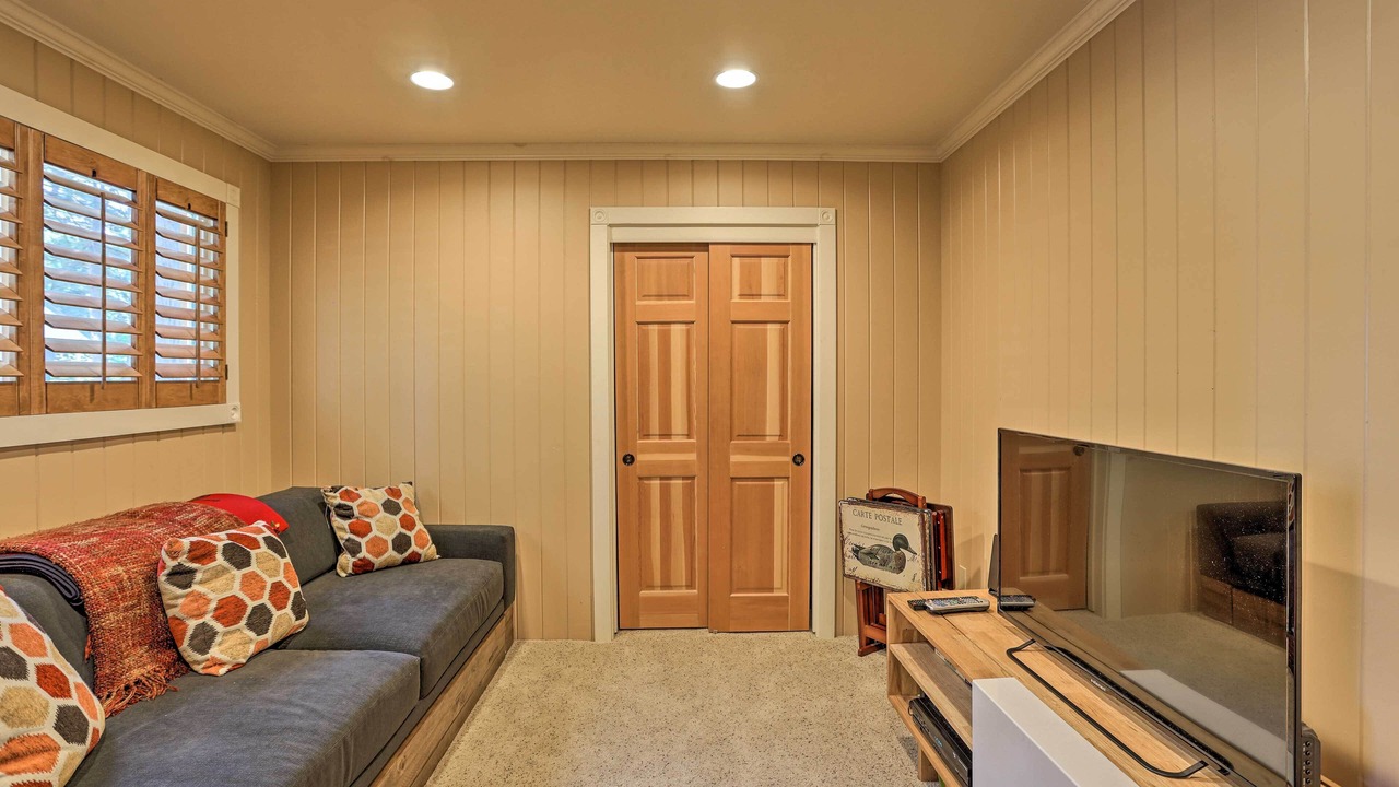 Photo of Livingroom in Blue Jay
