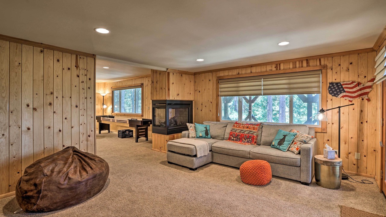 Photo of Livingroom in Blue Jay