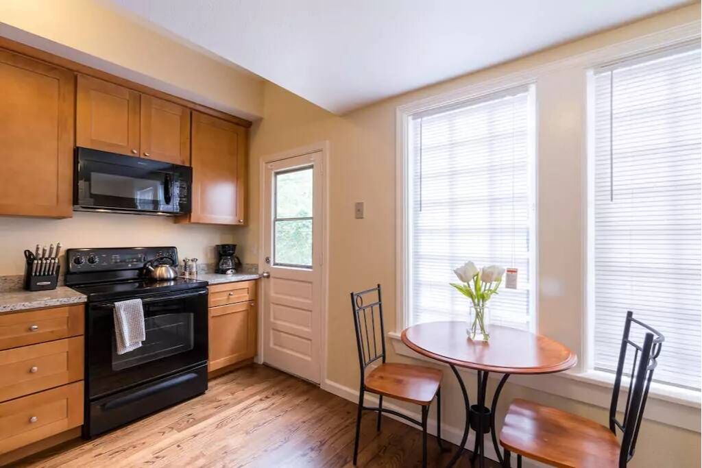 Photo of Kitchen in Newhall