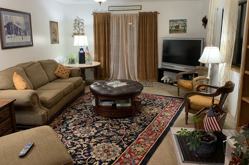 Photo of Bedroom in California Hot Springs