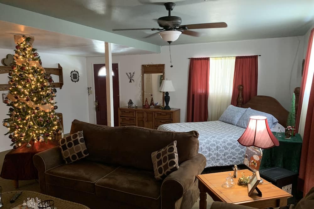 Photo of Bedroom in California Hot Springs