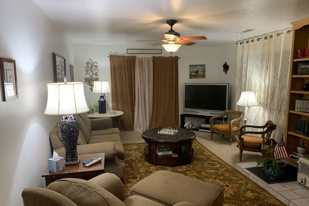 Photo of Bedroom in California Hot Springs