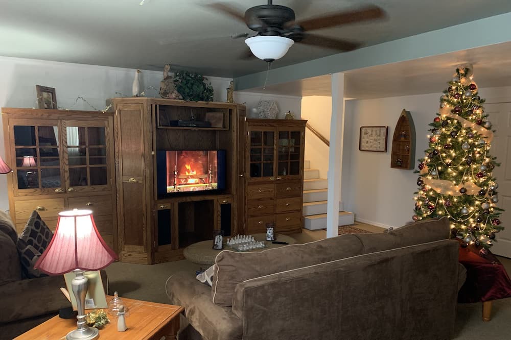 Photo of Bedroom in California Hot Springs
