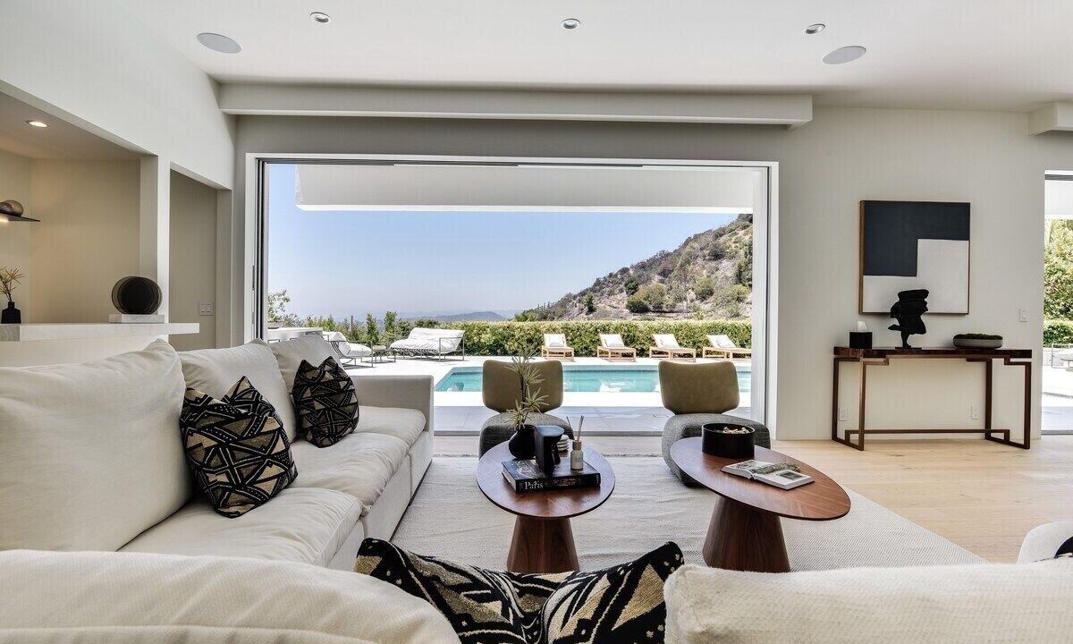 Photo of Livingroom in Beverly Hills