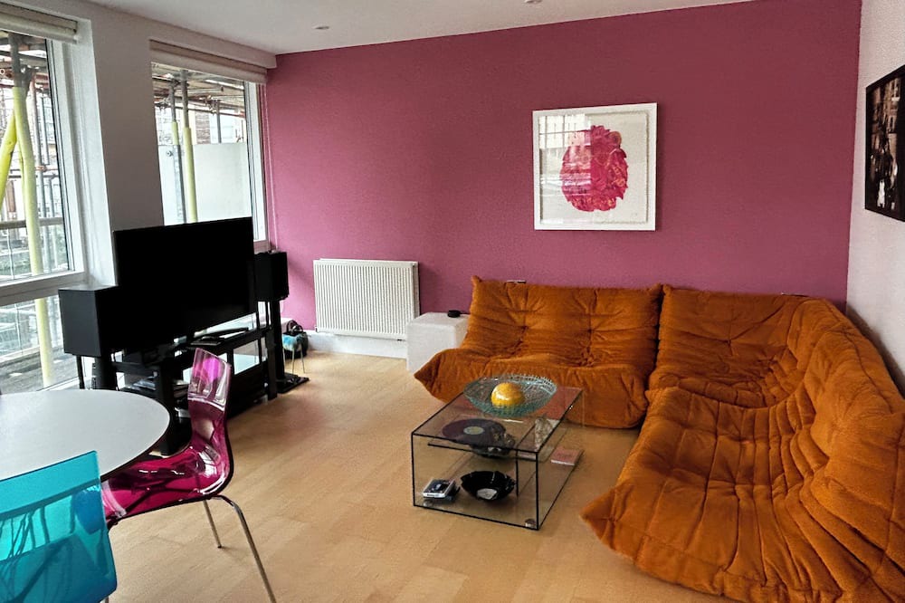 Photo of Others in De Beauvoir