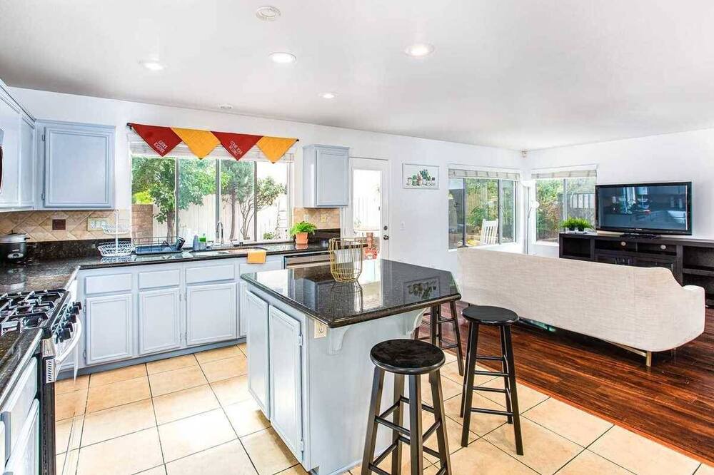 Photo of Kitchen in Corona