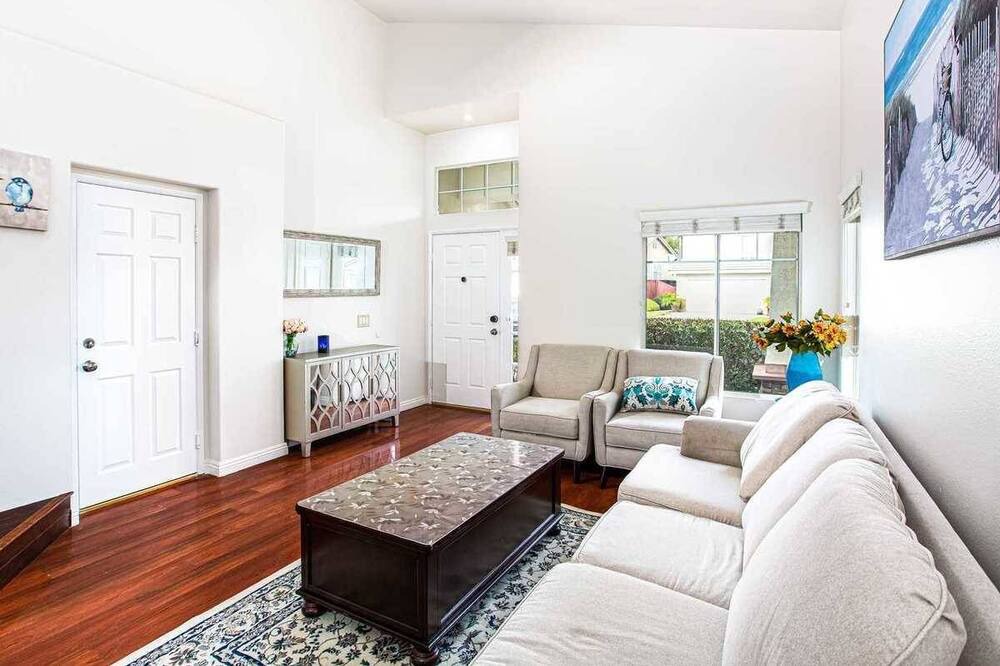 Photo of Livingroom in Corona