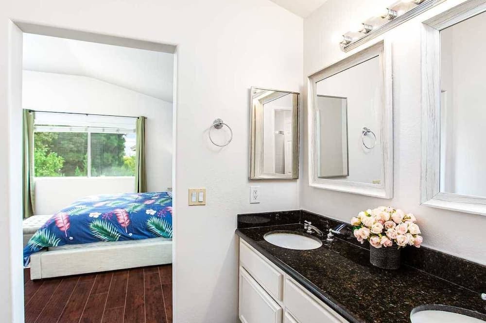 Photo of Bedroom in Corona