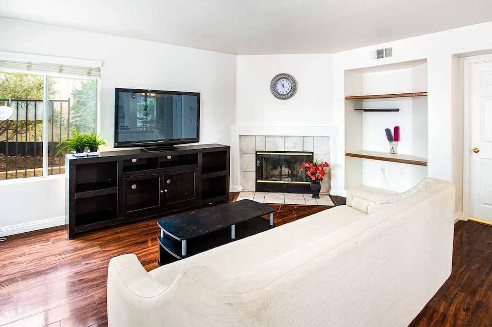 Photo of Livingroom in Corona