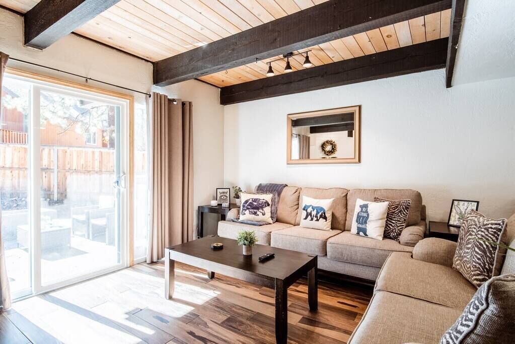 Photo of Livingroom in Summit Estates
