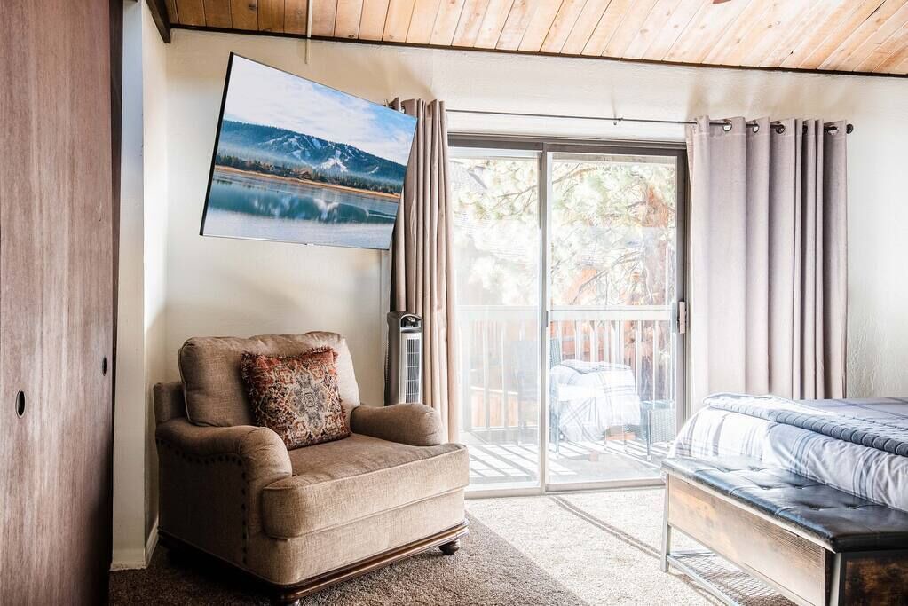 Photo of Livingroom in Summit Estates
