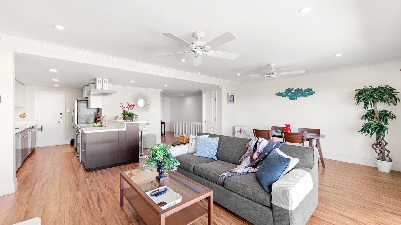 Photo of Livingroom in Eastern Malibu