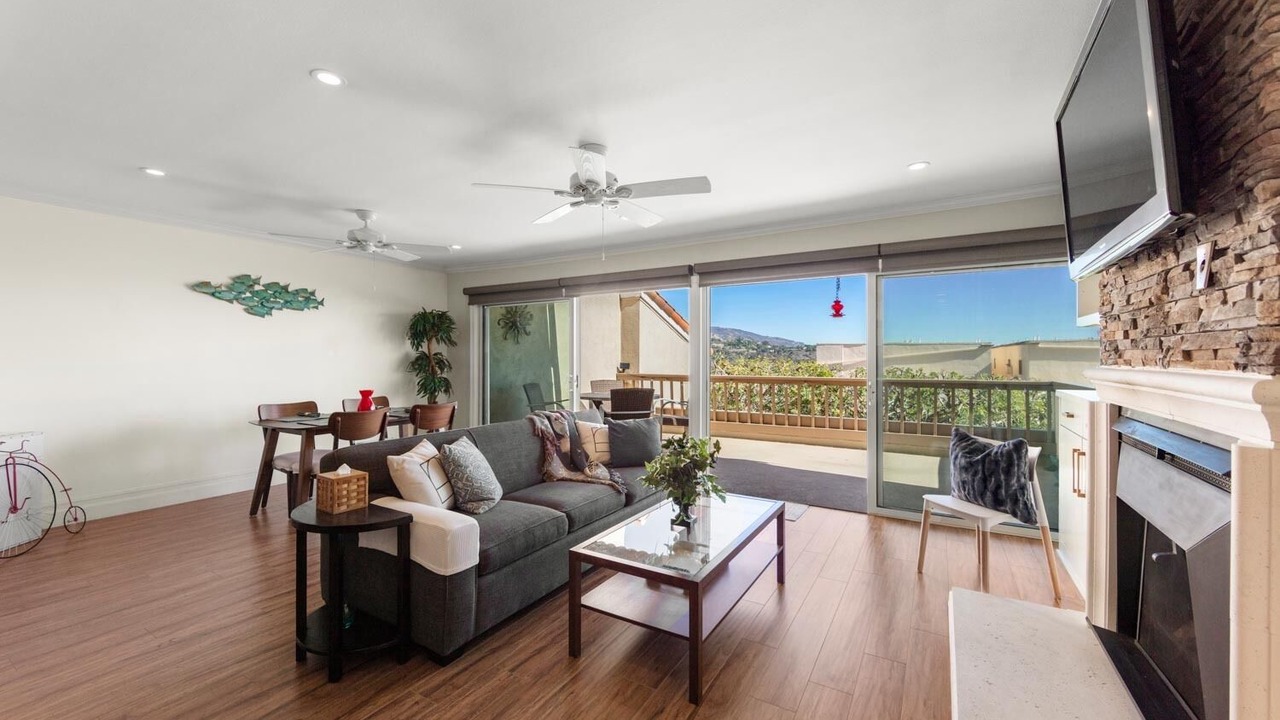 Photo of Livingroom in Eastern Malibu