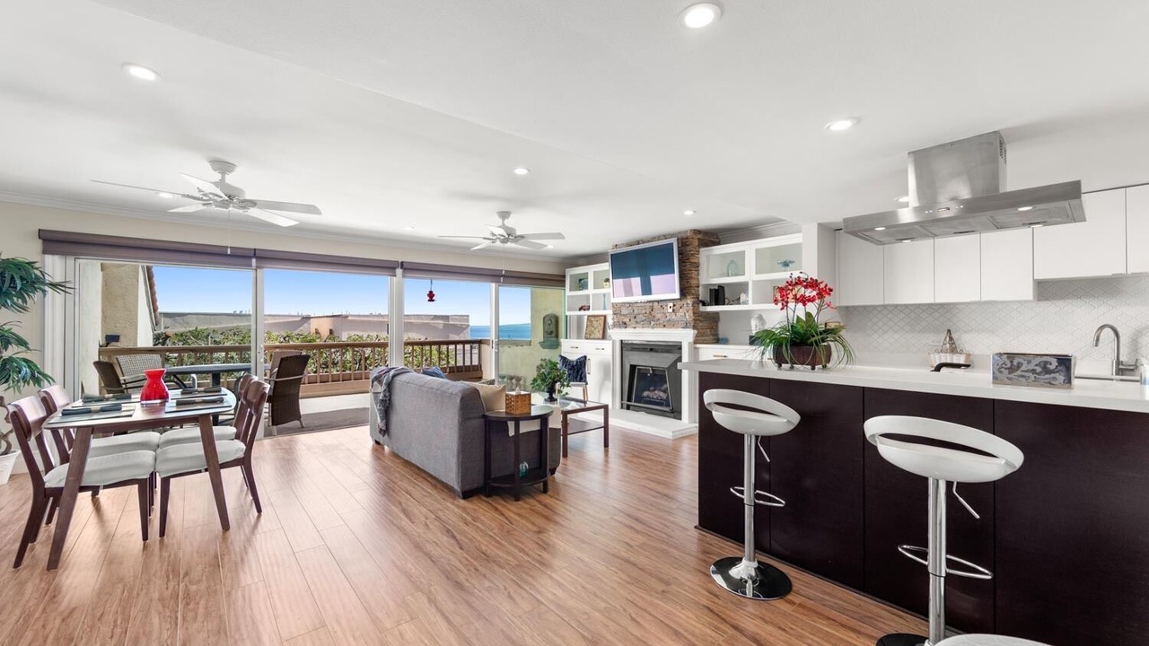 Photo of Livingroom in Eastern Malibu