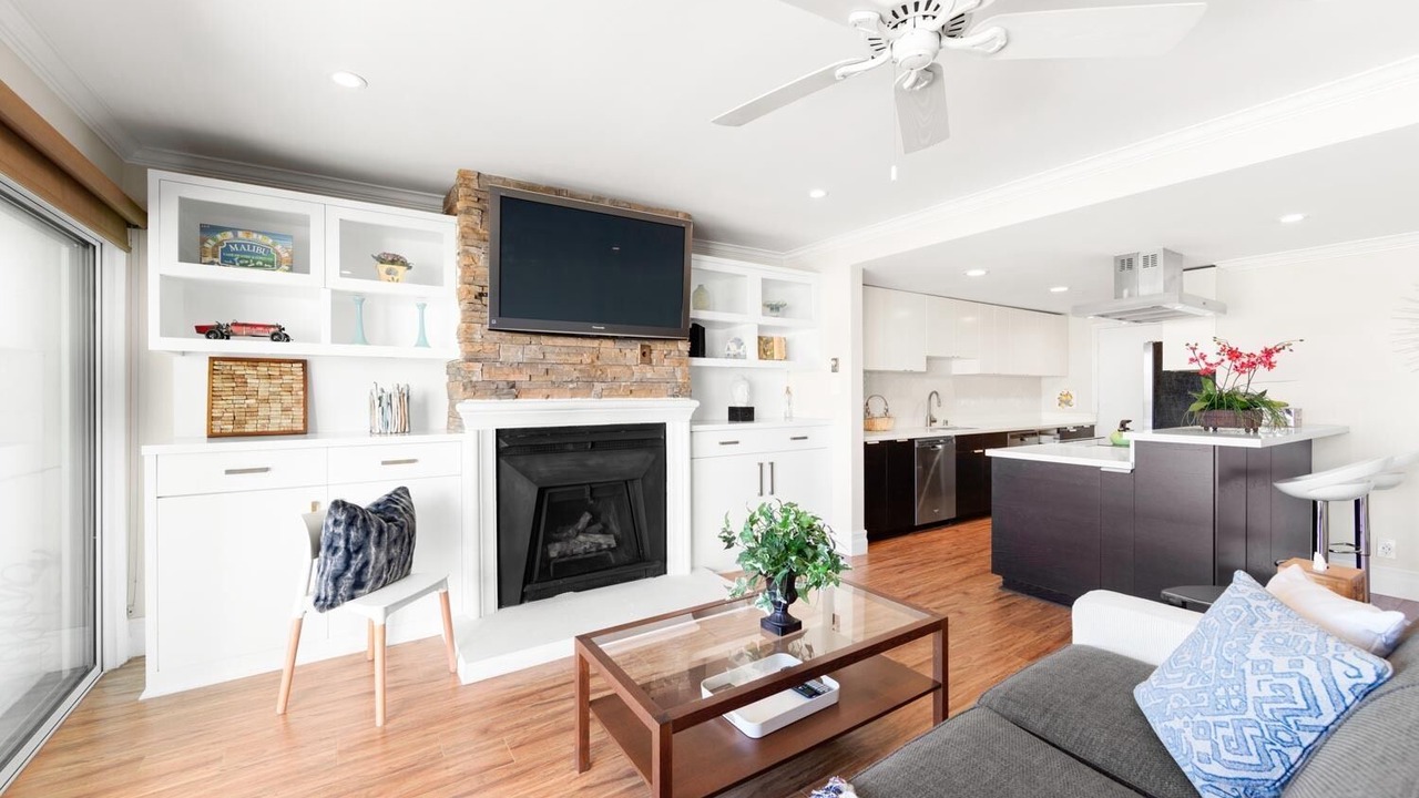 Photo of Livingroom in Eastern Malibu