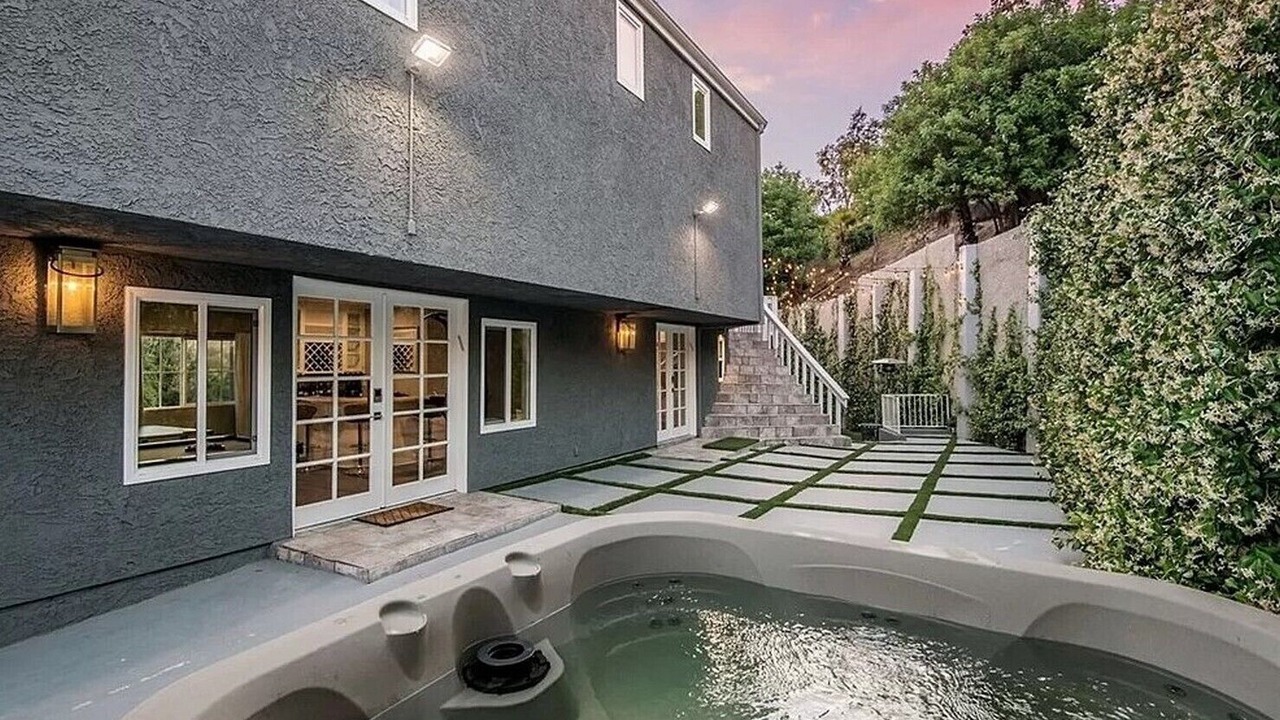 Photo of Outdoor in Woodland Hills