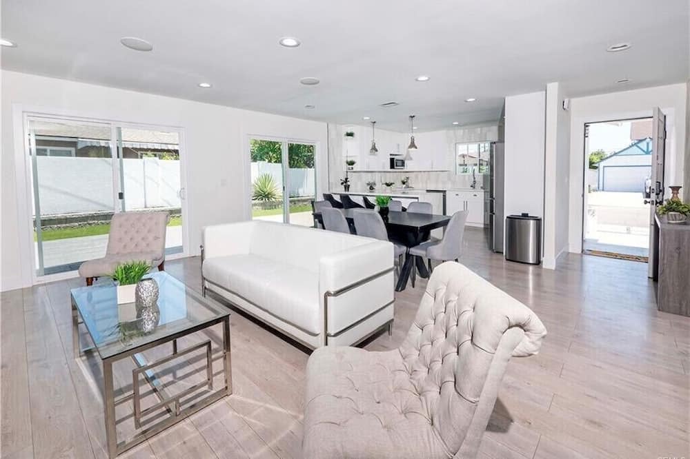 Photo of Livingroom in Cypress